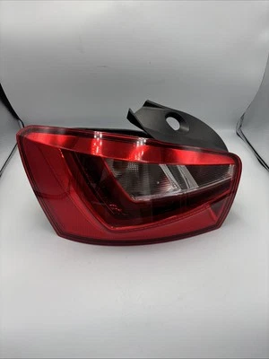 Luz trasera pasajero SEAT Ibiza IV L/H DRIVE MAGNETI MARELLI 714000028604 Foto 1 de 3