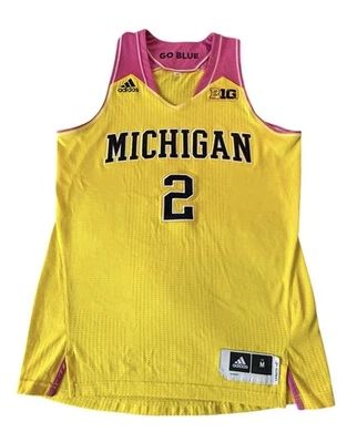 Camiseta esportiva amarela vibrante câncer de mama Adidas com detalhes rosa (M) - Imagem 1 de 4