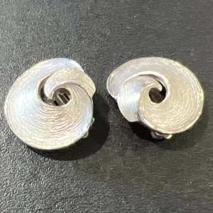 vintage crown trifari clip on earrings Silver Tone  - Picture 1 of 10