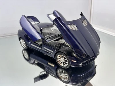 Mercedes Benz McLaren SLR 2003 1/18 CMC, azul Foto 1 de 4
