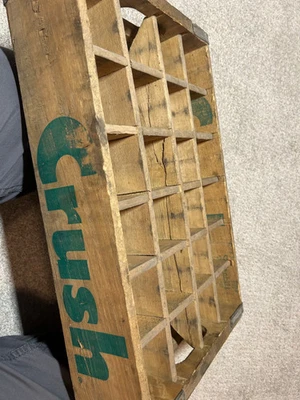  Caja de soda Crush (1964? Orange Crush?) Letras verdes ¡Muy buen estado!! Foto 1 de 4