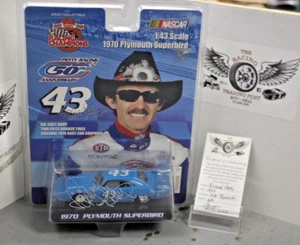 1999 Richard Petty '70 Plymouth Superbird 1/43 Racing Champion NASCAR Autografo - Foto 1 di 2