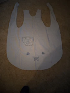 Vintage EMBROIDERY work off white Apron with blue butterflies & rick rack - Picture 1 of 24