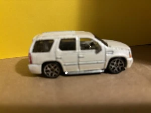 Hot Wheels '07 Cadillac Escalade White Model - Picture 1 of 4