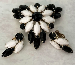 Vintage Juliana Navette Black & White Milk Glass Brooch & Earring Set Beautiful - Picture 1 of 13