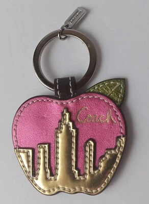 蔻驰罂粟大苹果纽约天际线纽约钥匙扣钥匙扣袋小饰品 — 第 1/4 张图片