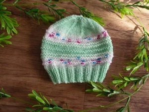 HAND KNITTED BABY BEANIE 0-3 Months - Picture 1 of 2