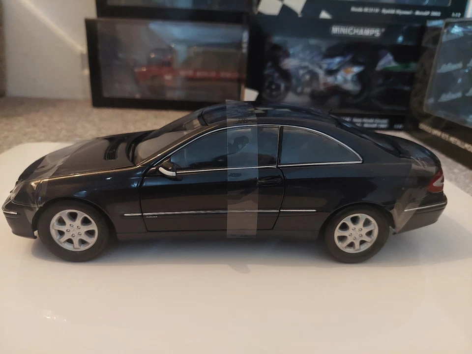 1/18 KYOSHO  MERCEDES BENZ CLK COUPE BLUE METALLIC - Image 1 of 4