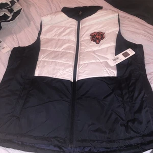 Neu mit Etikett XXLarge NFL TEAM APPAREL Chicago Bears gefütterte Damenweste WEISS/BLAU - Bild 1 von 10