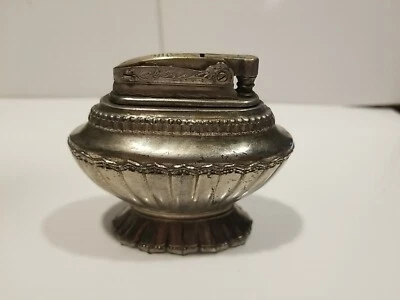 De colección K.S. Encendedor de mesa Tiger tono plata. Hecho en Japón ocupado Foto 1 de 4