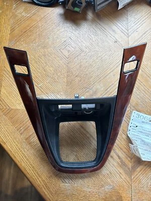 Lexus RX300 1999 embellecedor de bisel inferior de radio. Grano de madera.  Foto 1 de 4