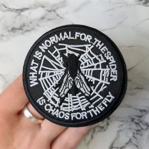 Lo que es normal para la araña hierro coser en parche apliques insignia punk gótico - Imagen 1 de 3