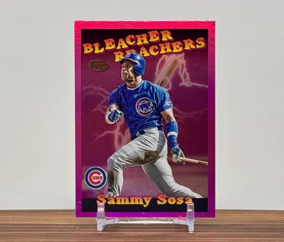 Serie de actualización Topps 2025 - Sammy Sosa - Bleacher Reachers lámina rosa paralelo Foto 1 de 3