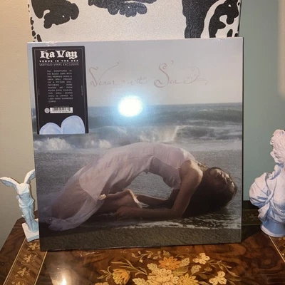 Ha Vay - Venus in the Sea Shell Shaped Vertigo Vinyl VV Exclusive /1000 IN HAND✅ - Image 1 of 4