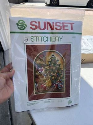 Kit Crewel Vintage 1981 Sunset Stitchery "The Wonderment of Santa" #2086 16x20" Foto 1 de 2