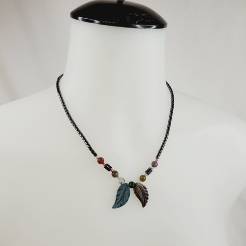 VETEMENTS Collana bigiotteria moda ematite nera chiusura a vite chiusura a botte foglia pendenti piuma