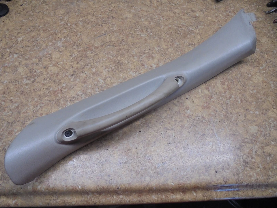 Jeep Liberty Sport 2003 3,7 L 3,7 A cubierta de pilar panel barra de agarre moldura izquierda del conductor Foto 1 de 1