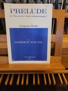 * Gordon Young: Prelude on Es una rosa nacida; órgano (pescador) - Imagen 1 de 1