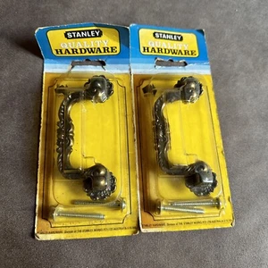 2x NEW OLD STOCK VINTAGE STANLEY AUSTRALIA HARDWARE BRASS FINISH DRAWER HANDLES - Picture 1 of 5