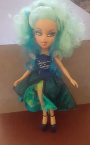 Vintage Bratz Doll Jade Chic Mystique Peacock MGA Fashion Doll 2001 - Picture 1 of 5