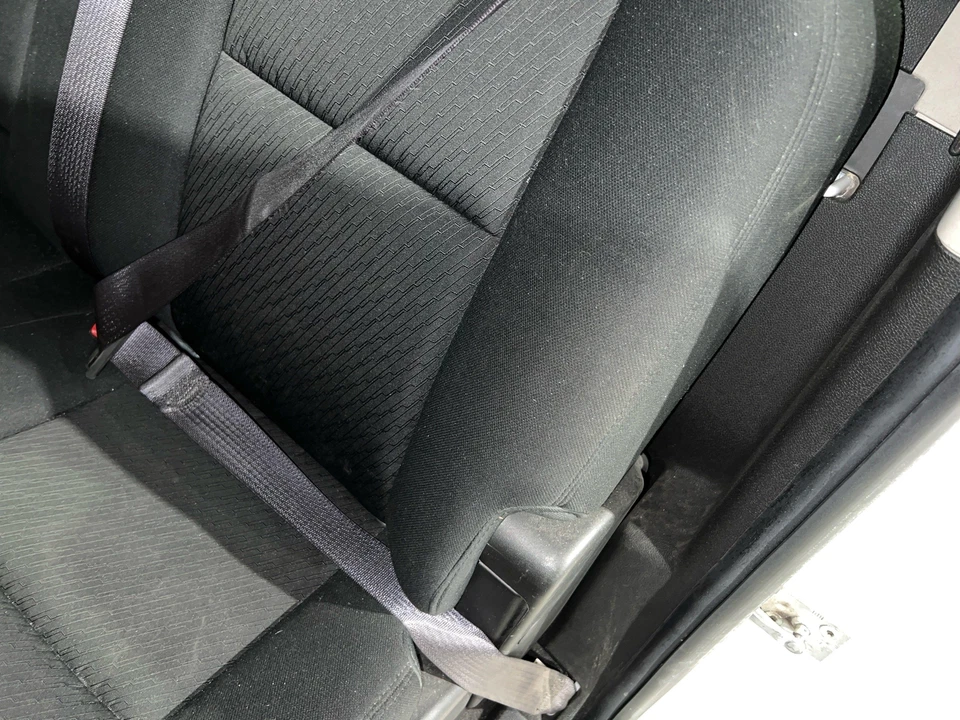 2013 Chevy Silverado 1500 Driver LH Left Black Rear Seat Belt Retractor Foto 1 de 1