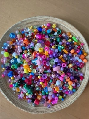 Perlen KUNSTSTOFF BASTELN KINDER KONVOLUT HOBBYAUFLÖSUNG - Bild 1 von 4