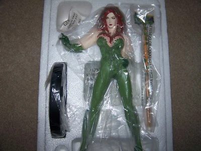 DC CUBIERTA DIRECTA NIÑAS DEL UNIVERSO DC ESTATUA HIEDRA VENENOSA - NUEVA, SIN USAR, EN CAJA Foto 1 de 4