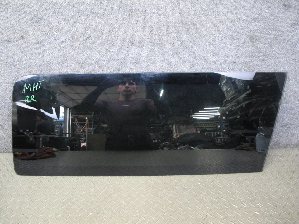 2003 - 2007 HUMMER H2 后方右乘客侧四分之一玻璃窗 — 第 1/4 张图片