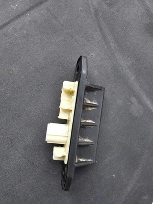 Toyota Prius 2016-2025 puerta trasera puerta levadiza liberación abridor puerta trasera OEM Foto 1 de 4