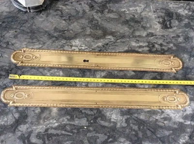Ancienne Paire Plaque de Propreté,  Laiton repoussé,porte,  longueur 52   cm - Photo 1/3