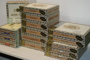 Lote Mixto de 15 Cajas de Puros de Madera Arturo Fuente Artesanía Almacenamiento Decoración - Imagen 1 de 12