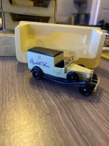Lledo Promotional LP 22 016A 1933 Packard Town Van Elizabeth Shaw - Picture 1 of 5