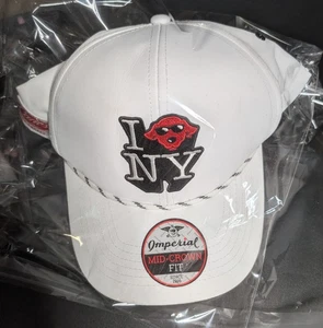 Gorra Raising Cane’s x I ❤️ NY – Imperial Mid-Crown Snapback – Blanca/Negro – Marca - Imagen 1 de 8