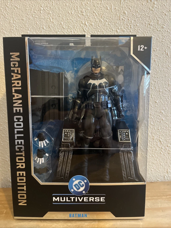 Silla McFarlane Toy DC Multiverse Edición Coleccionista Darkseid War Batman y Mobius Foto 1 de 4
