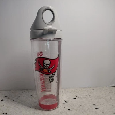 Botella de agua Tervis 24 oz NUEVA Tampa Bay Buccaneers NFL BUCS bandera y envío  Foto 1 de 4