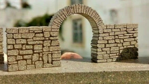 MOONGATE CALIBRE N ESCALA N PIEDRA PUERTA LUNA CORTE LÁSER Y GRABADO PINTADO  - Imagen 1 de 10
