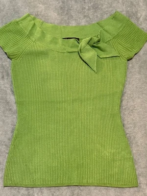 INC 女式丝绸混纺蝴蝶结绿色弹力毛衣,尺寸 PS(二手状况) — 第 1/4 张图片