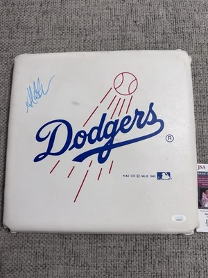 Подушка сиденья с автографом Адриана Гонсалеса из LA Dodgers сертификат подлинности JSA изношенное состояние товара - Изображение 1 из 4
