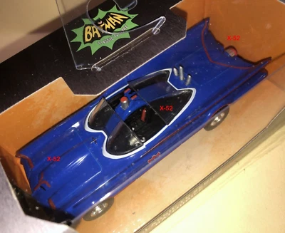 Batman 66 Adam West Batimóvil Versión Azul Coche Jada Diecast Universo DC 5 pulgadas Foto 1 de 4