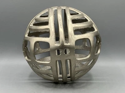 Escultura Orbe Decorativa Aluminio Metal con Diseño Geométrico 7.5" Diámetro Foto 1 de 4
