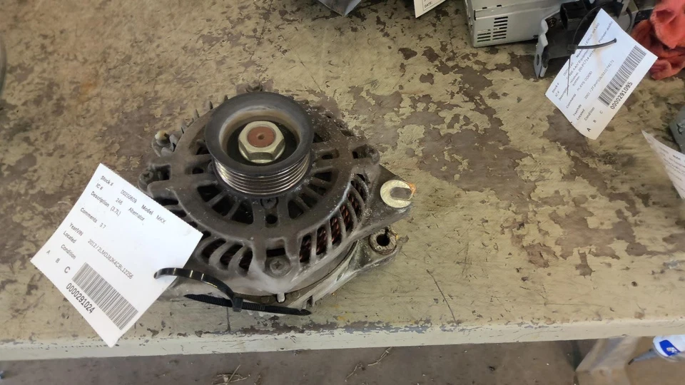 Alternador usado compatible con: Lincoln MKX 2012 3,5 L sin turbo 175 amperios grado C Foto 1 de 4