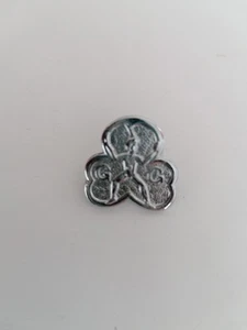 GIRL GUIDES Clover Pin Badge Vintage Enamel circa 1970s - Picture 1 of 3