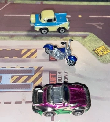 MicroMachines Scaled Harley (candy blue/chrome) OTHER VEHICLES NOT INCLUDED - Image 1 of 4