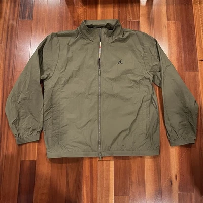 Chaqueta cortavientos Air Jordan Undefeated verde oliva talla grande para hombre FV7299-222 Foto 1 de 3