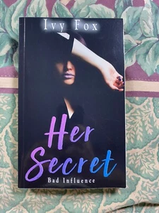 Her Secret Bad Influence - Ivy Fox Signed - Picture 1 of 4