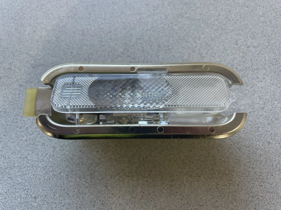 MERCEDES-BENZ ML320 1998-2003 ~ LUZ INTERIOR TECHO TRASERO IZQUIERDO ~ A1638201523 Foto 1 de 3