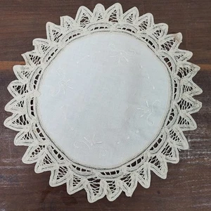 Vintage Applique Doily Beige 11 Inch Round - Picture 1 of 2