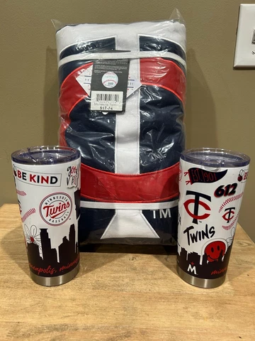 Minnesota Twins MLB 54'' x 84'' Sweatshirt Blanket + 2 (20 oz) Tumblers Gift set Cover