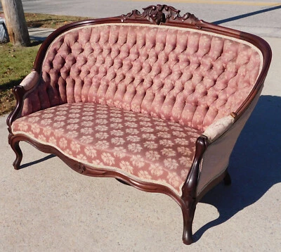 Lovely Walnut Victorian Sofa settee circa 1870 - Image 1 of 4