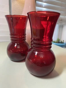 (2) VINTAGE Anchor Hocking Ribbed Royal Ruby Red 6.5" Glass Flower Vase - Picture 1 of 8
